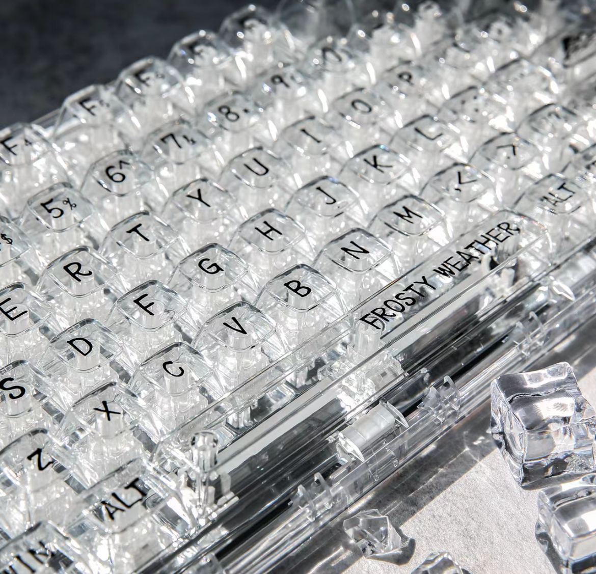 社群爆紅透心涼「冰塊鍵盤」