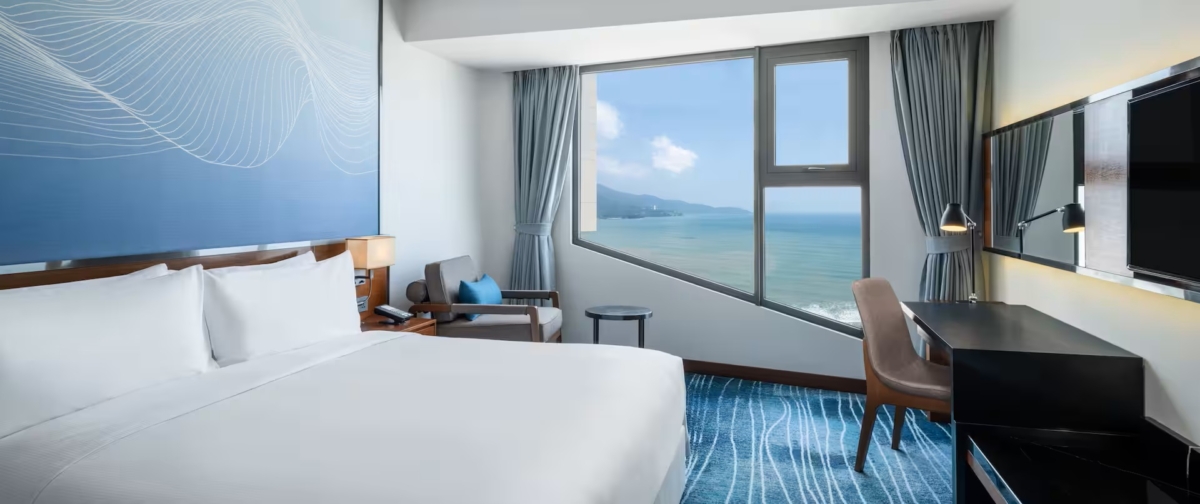 「峴港希爾頓花園酒店」的每一間房都擁有無敵海景。