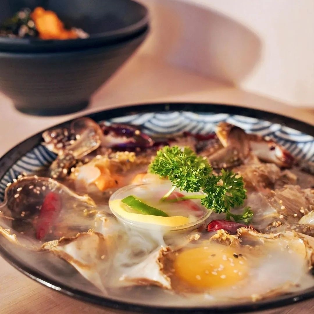 招牌醬蟹在疫情期間熱賣，滿足許多不能飛到韓國品嚐道地料理老饕的胃。