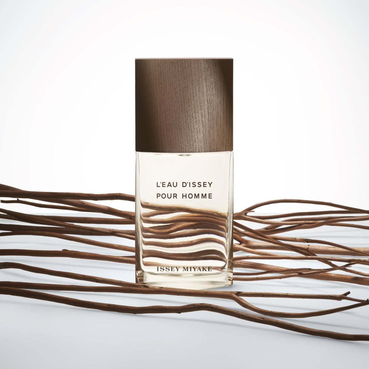 三宅一生 一生之水 香根草淡香水50mL， NT$2,500_100mL ，NT$3,450