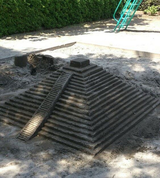 日本公園金字塔沙雕