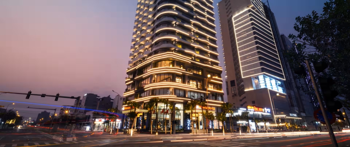 「越南峴港希爾頓花園酒店」建築外觀簡潔大器。