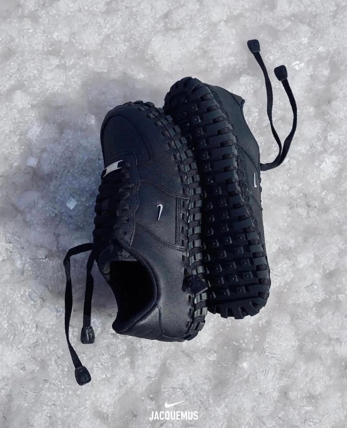 Jacquemus 與 Nike 聯名系列打造全新「JF1」黑色運動鞋。