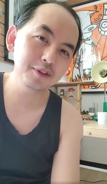 黃子佼首度脫下假髮露出禿頭