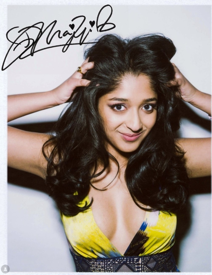 女星Maitreyi Ramakrishnan擁有一頭秀麗長髮