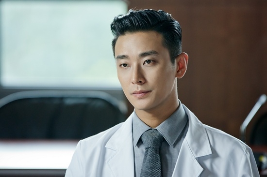 朱智勳10年前在《Medical Top Team》就演過醫生。