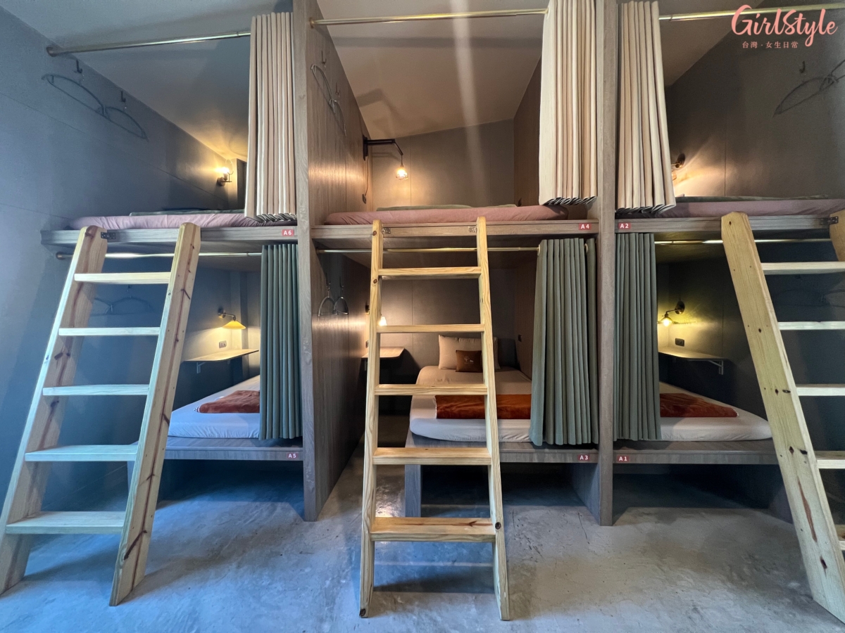 「Slack BnB」總共4間房間,每間都是三個上下舖共6個床位