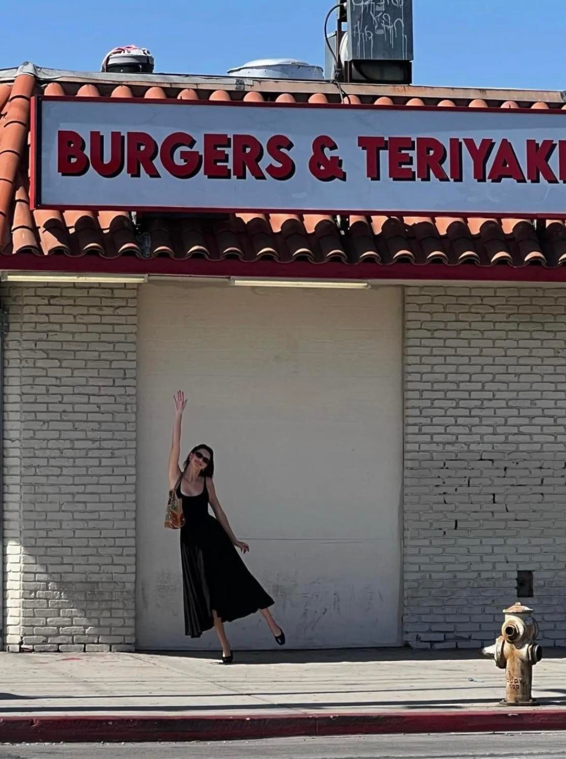 Kendall Jenner 身穿Khaite 連身裙