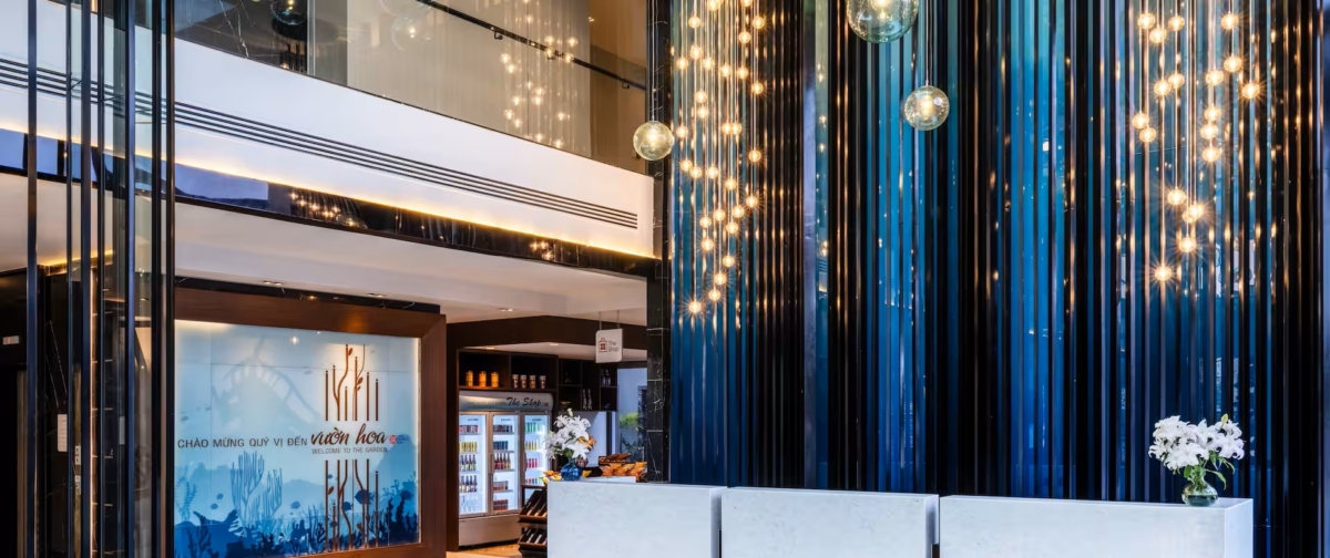 「越南峴港希爾頓花園酒店」以海洋藍作為主視覺。