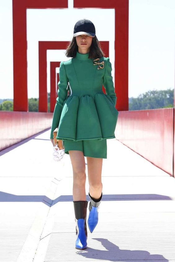 2022 Louis Vuitton 早春大秀選址於巴黎近郊大型藝術傑作 Axe Majeur 