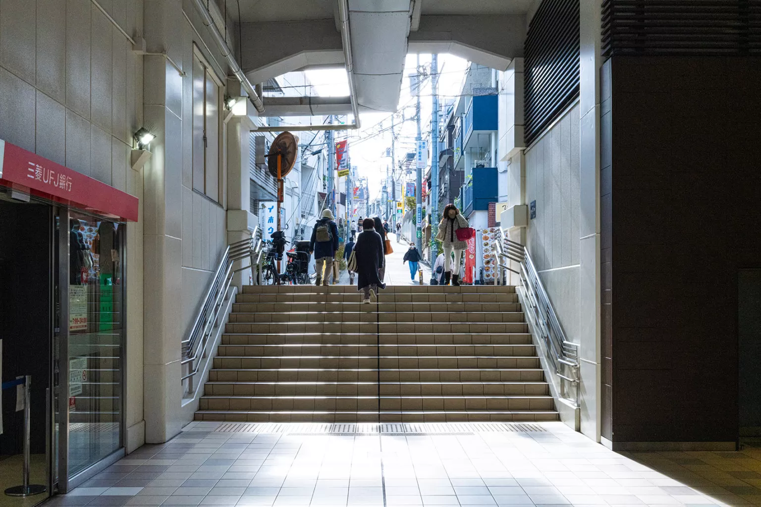 「acorde 代代木上原」通道變得明亮寬敞，兼具時尚和便利。