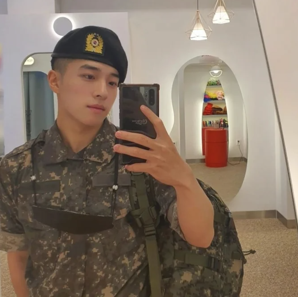 南多凜入伍後首度曝光軍服照