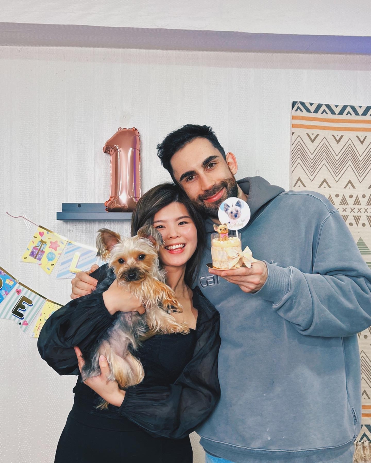 菲歐娜、酷的夢曾一起同居並飼養狗狗