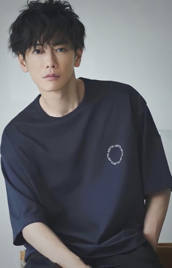 日媒傳佐藤健承認不倫戀