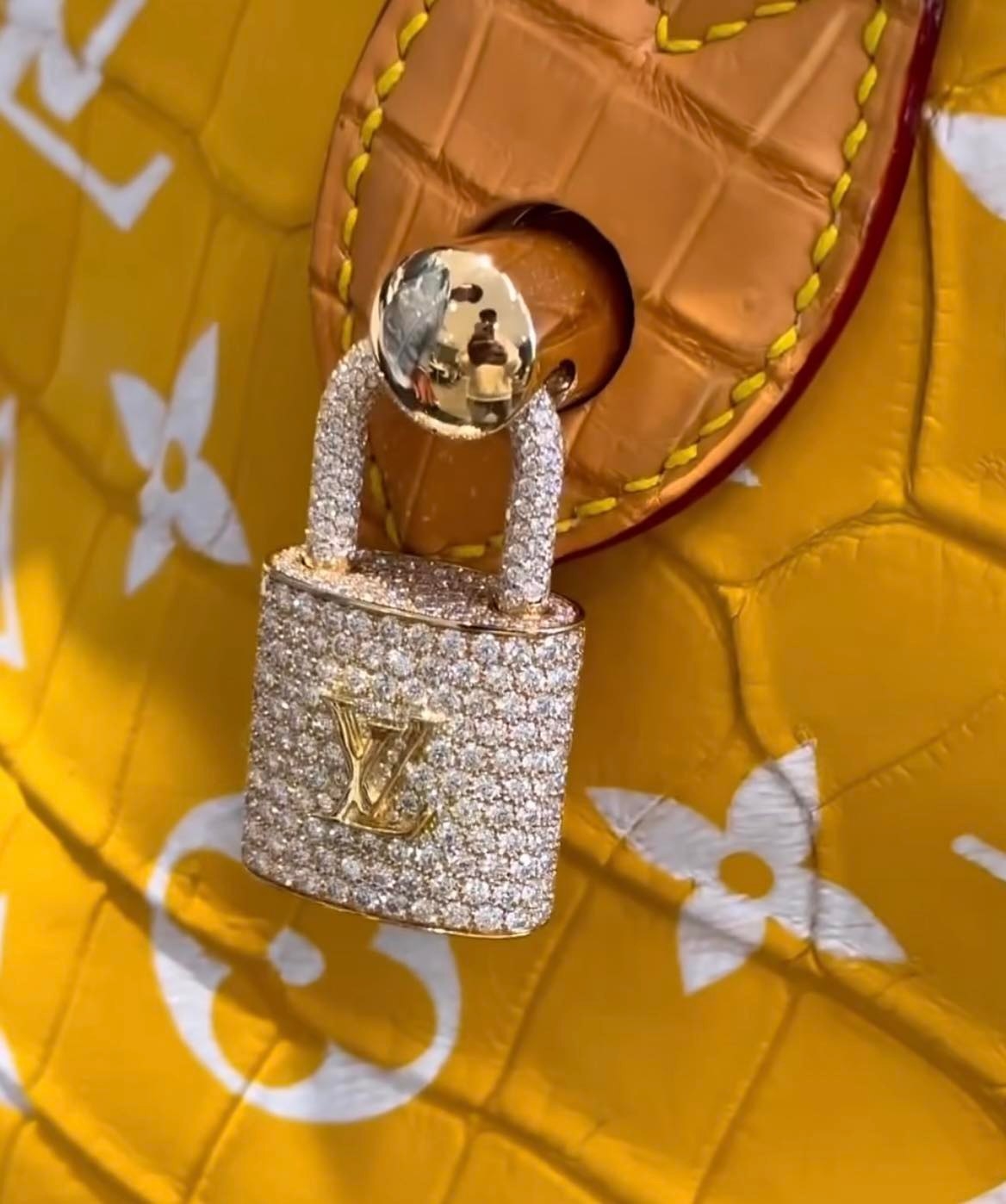 相當奢華的鑽釦