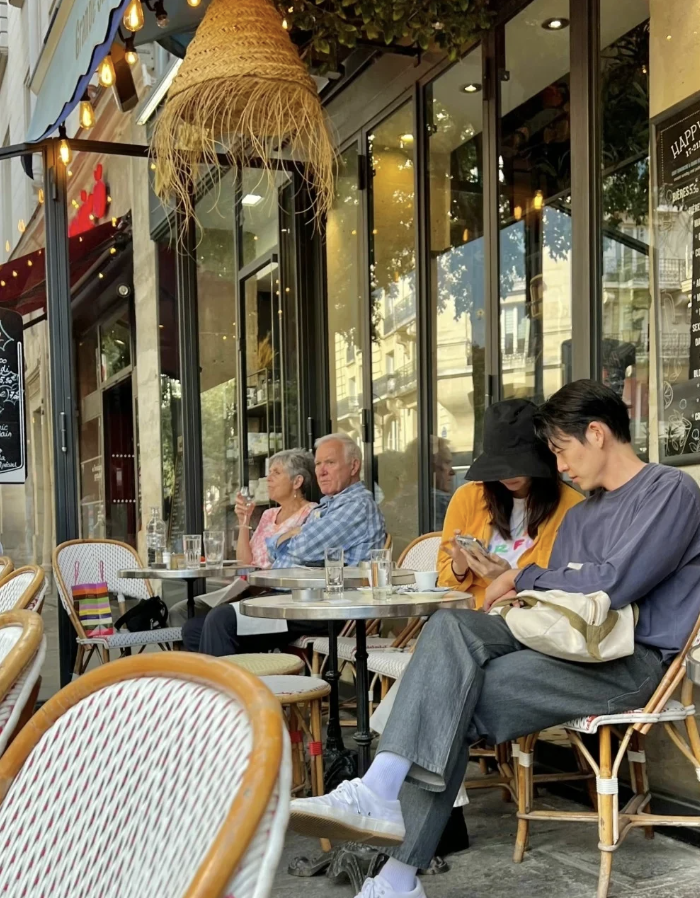 同游巴黎被網友目擊