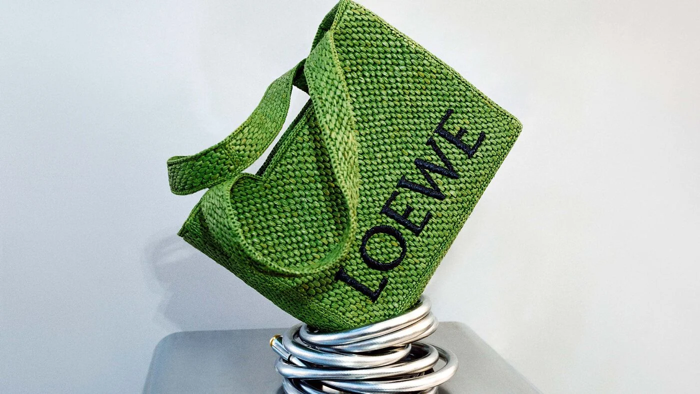 LOEWE Font 草地綠酒椰葉編織托特包,NT$51,000