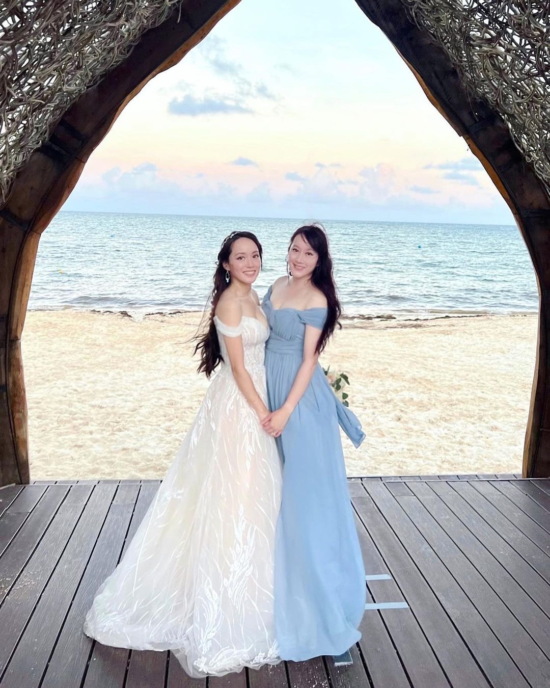 許嘉凌與姐姐許慧欣姊妹情深。