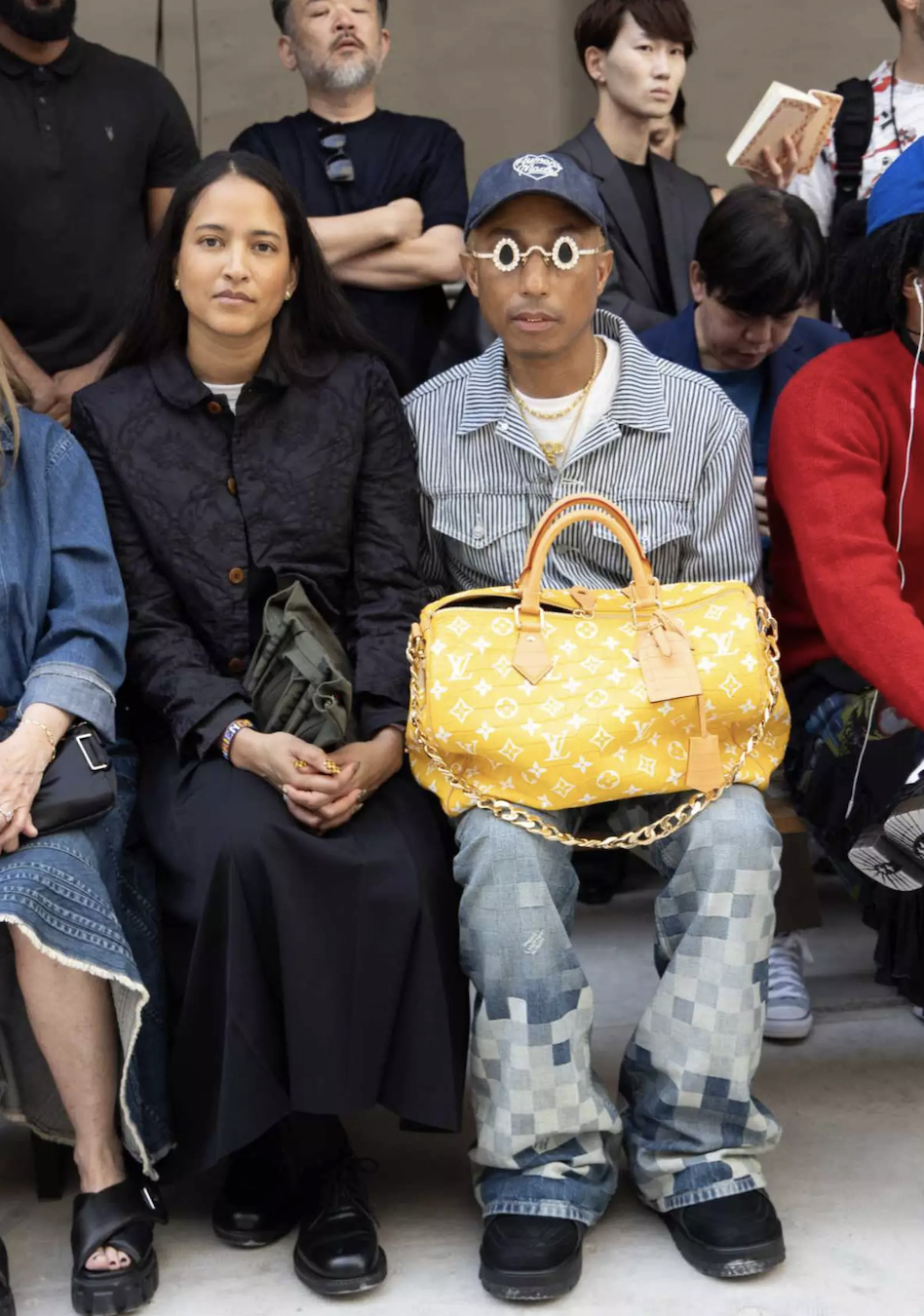 菲董在大秀這幾天都隨身攜帶，完全將話題度拉到最滿！