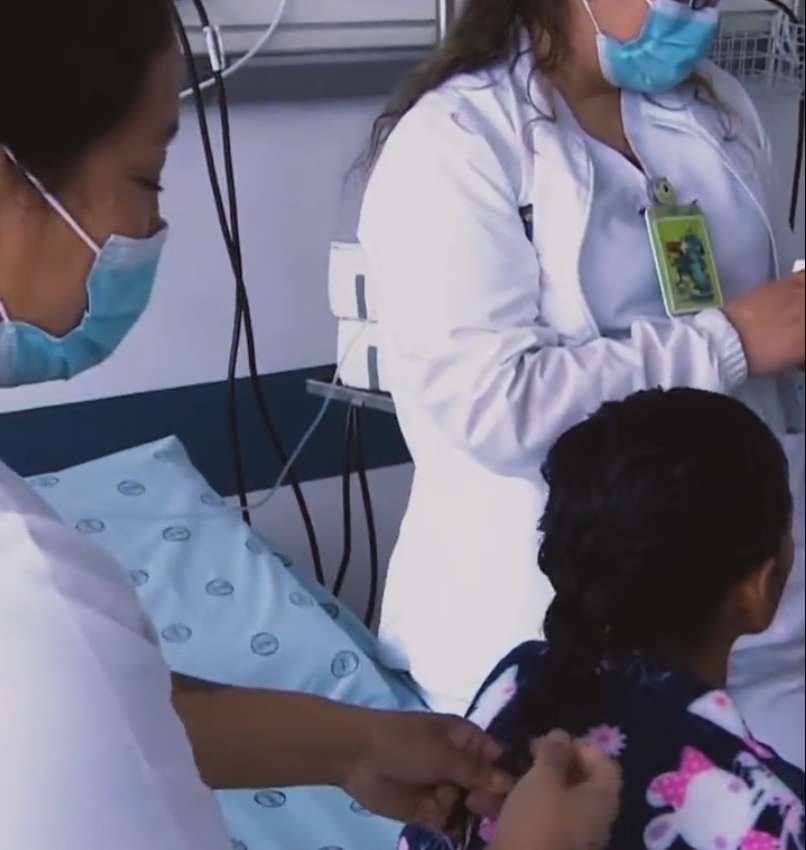 哥倫比亞總統親自訪問英勇的13歲小女孩