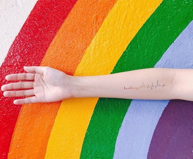 彩虹紋身貼紙非常適合朋友聚會、派對當作可愛裝飾