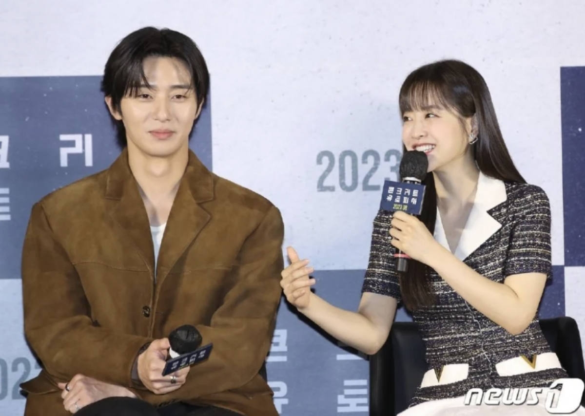 朴寶英透露與朴敘俊的第一場戲就是拍婚紗