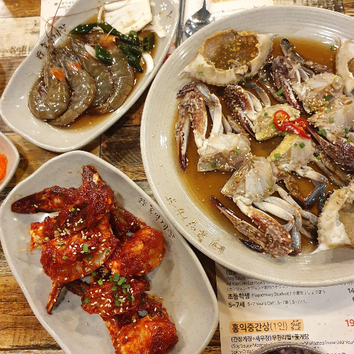 弘益醬蟹(홍익게장)可以一口氣吃到醬蟹和醬蝦