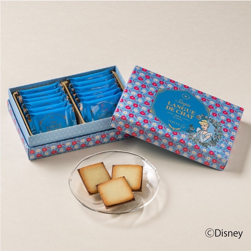 灰姑娘禮服的天藍色,作為包裝相當典雅耐看。