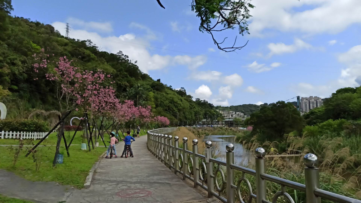 基隆最新「暖暖親水小農市集夜市」周邊景點