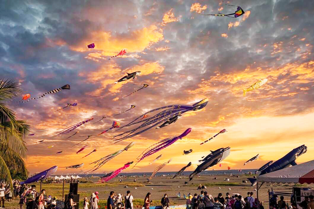 2023 高雄旗津風箏節夕陽下超美