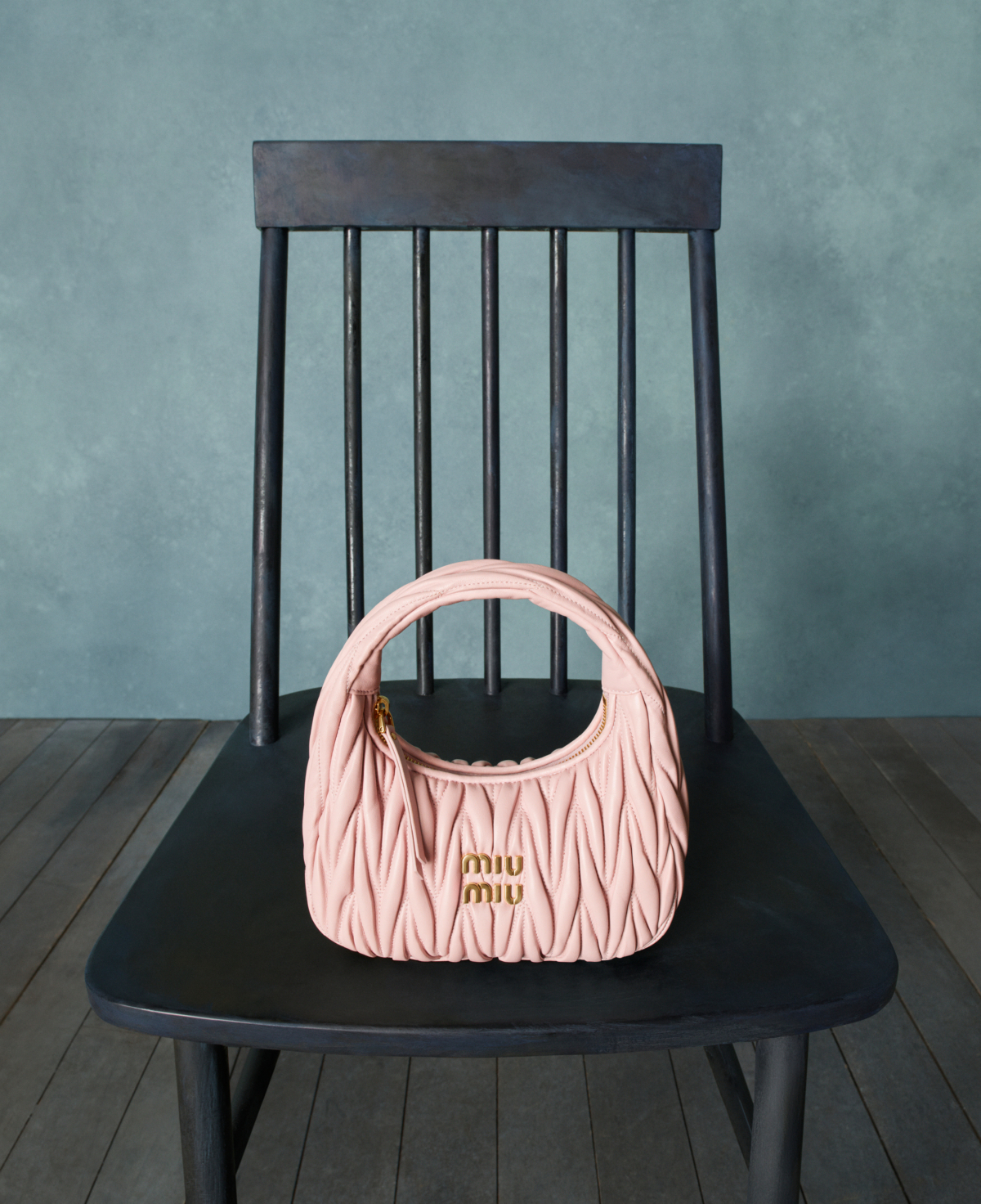 Miu Miu Wander Matelassé納帕軟皮半月形包款,NT$80,000