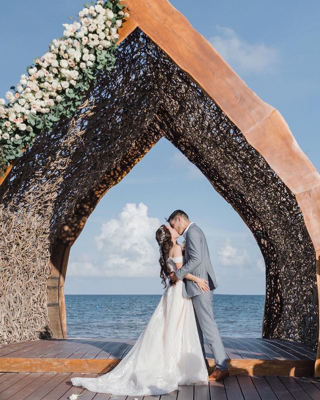 許嘉凌去年底二婚嫁予混血帥尪Armando。