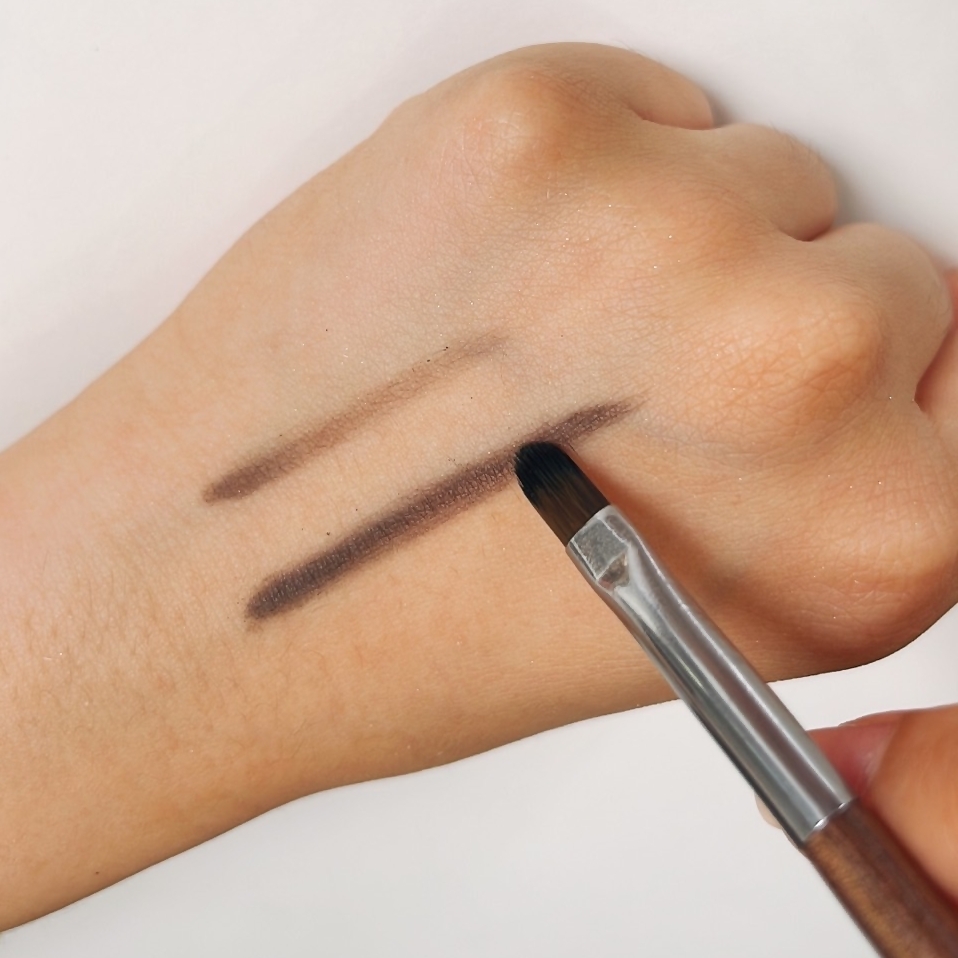 定妝噴霧用法02：眼妝顯色