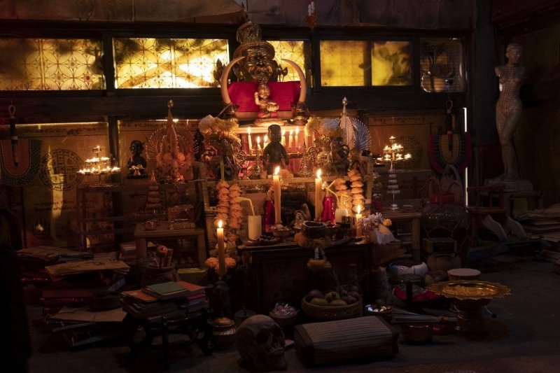 《粽邪3：鬼門開》加入泰國陰靈「古曼童」，陰森恐怖的氛圍令人不敢直視！