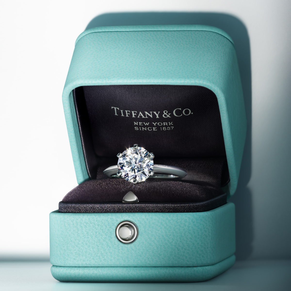 The Tiffany Setting鉑金六爪鑽石戒指