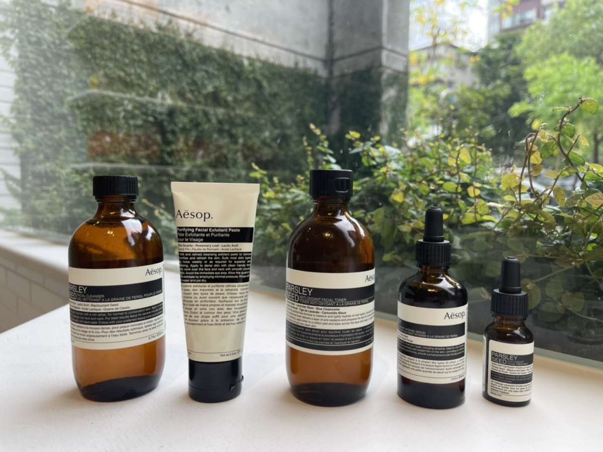因應都會型生活的多變性，Aesop講求動態式保養，透過檢視自身的肌膚狀態、經常身處的環境以及日常生活習慣，選擇適合自己的保養組合配方，提供給肌膚充足且所需要的營養成分，打造健康肌膚。