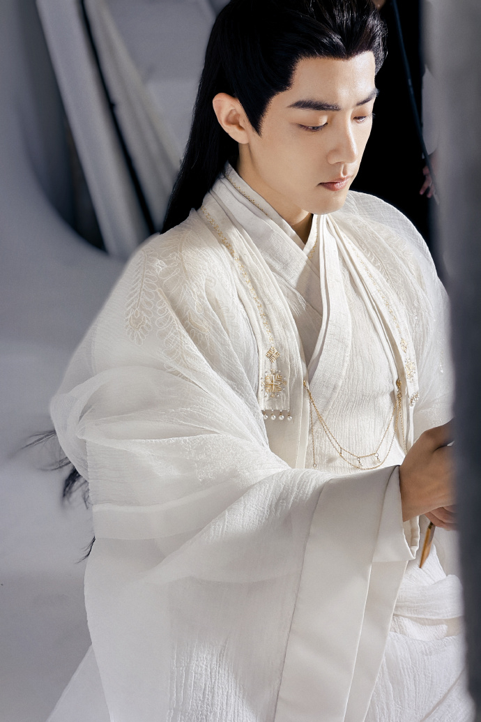 肖戰飾演的「時影」高冷迷人。