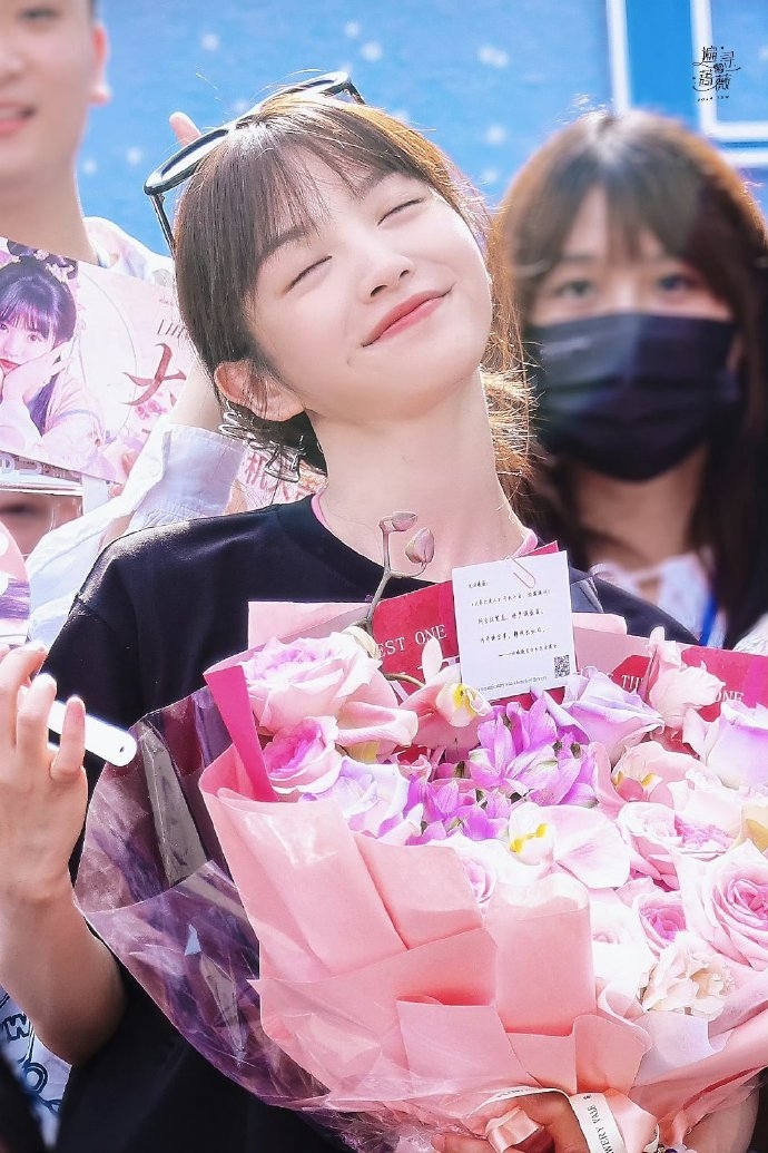 田曦薇招牌笑容超可愛。