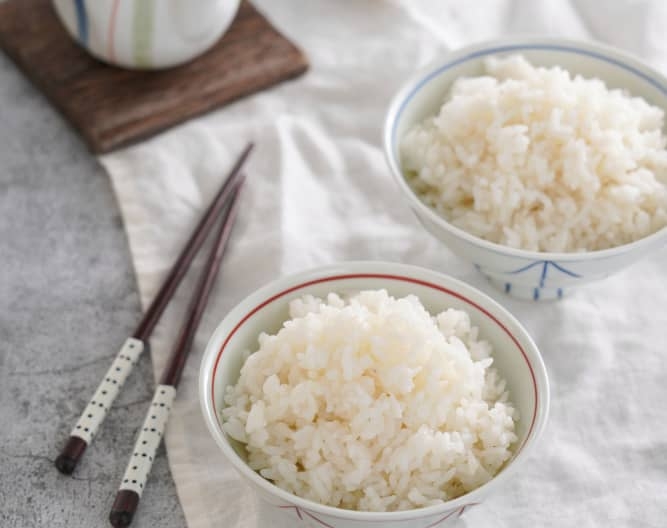 超Q彈日本白飯怎麼煮？她加「1物」讓米飯亮晶晶又粒粒分明♡美味比例曝光網狂刷：今晚就這樣煮 飯要怎麼煮才會粒粒分明？她加「1物」讓米飯亮晶晶又 ...
