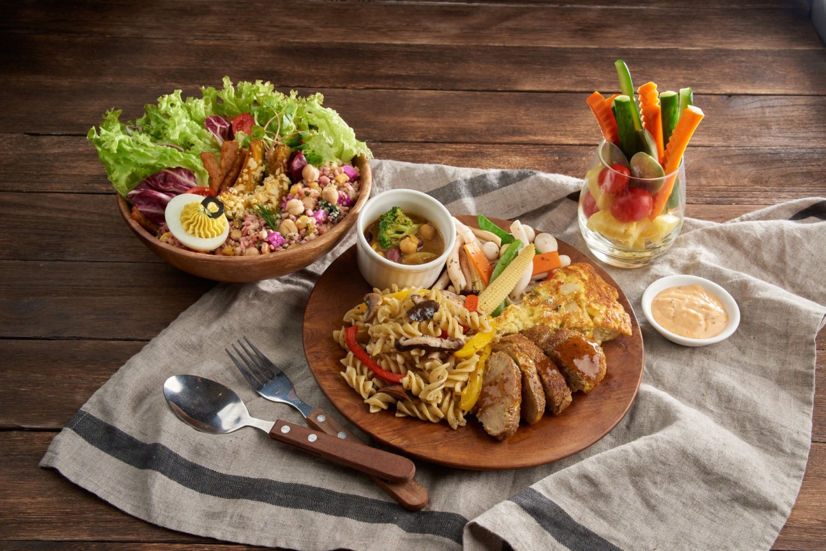 近年蔬食餐廳推出的菜色越來越精緻可口,近乎可與葷食料理以假亂真。