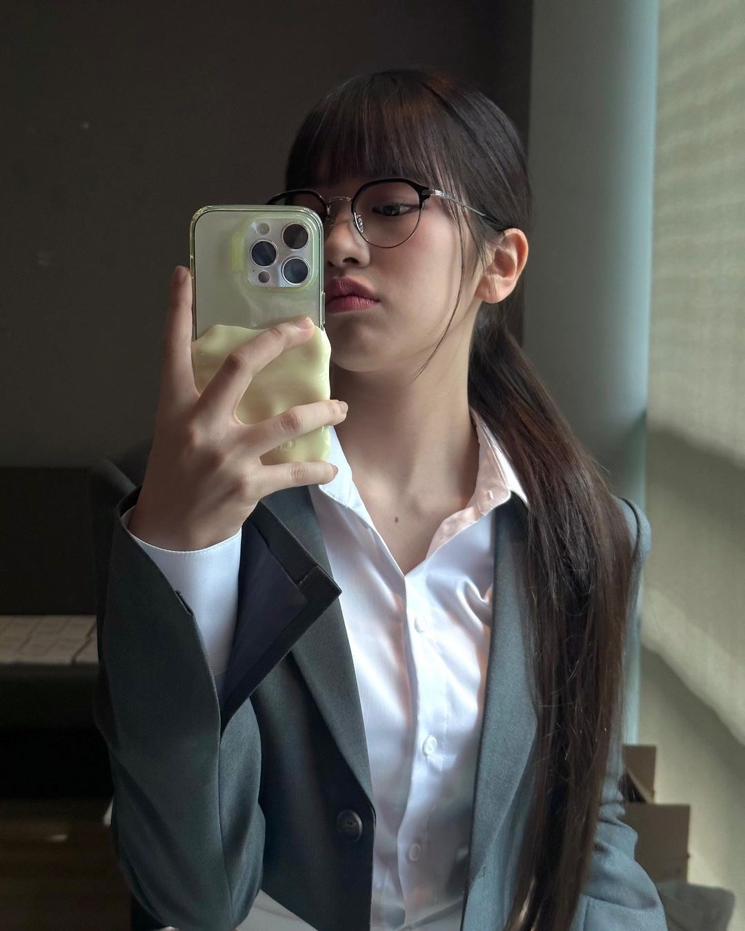 安俞真使用GRAGG融化手機殼