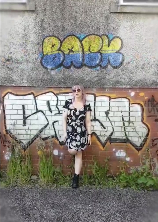 巴黎街頭可以拍的網美照,通常都帶有塗鴉