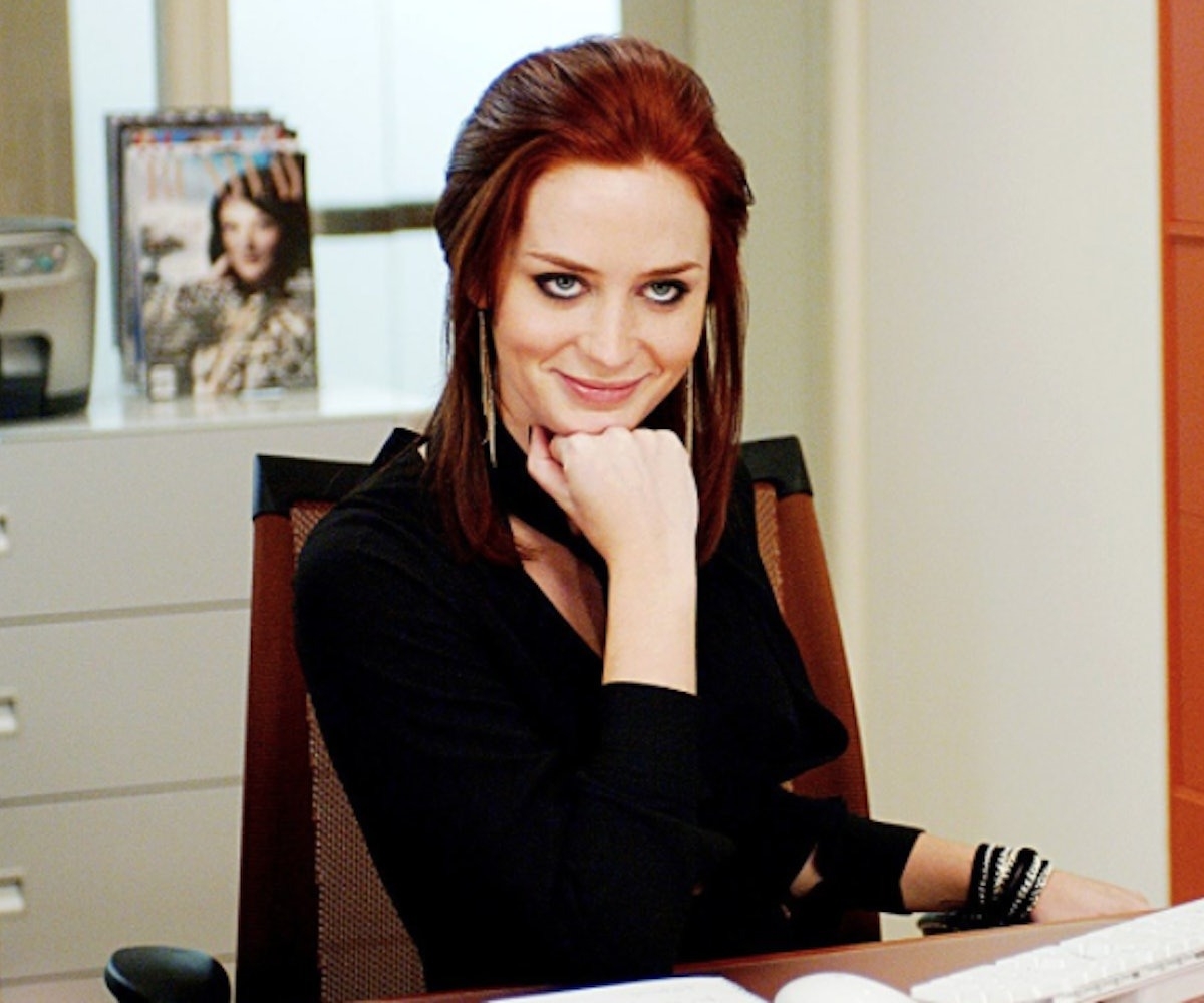 艾蜜莉布朗《穿著Prada的惡魔》飾演米蘭達的第一助理「艾蜜莉」