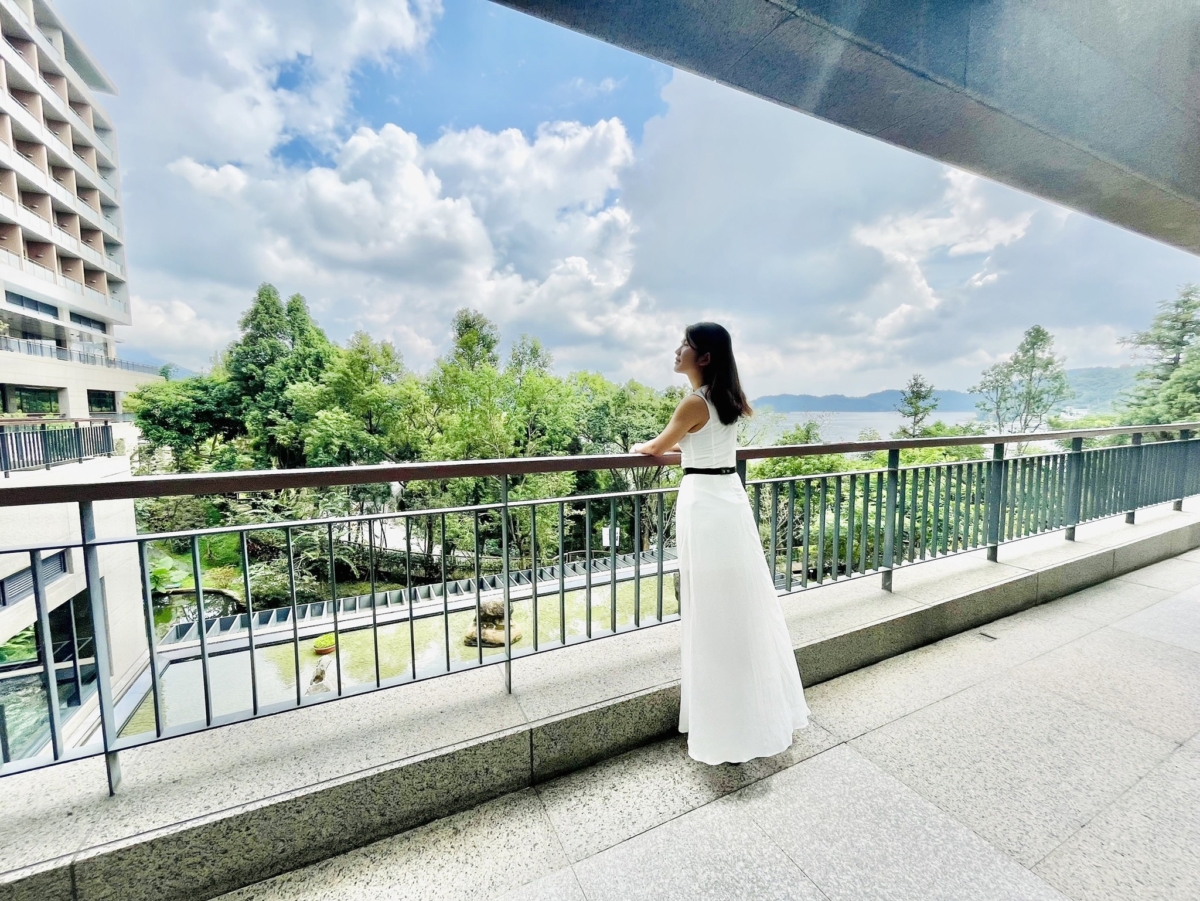 穿上白洋裝穿梭於雲品溫泉酒店各大角落，你也可以成為夢幻小仙女。