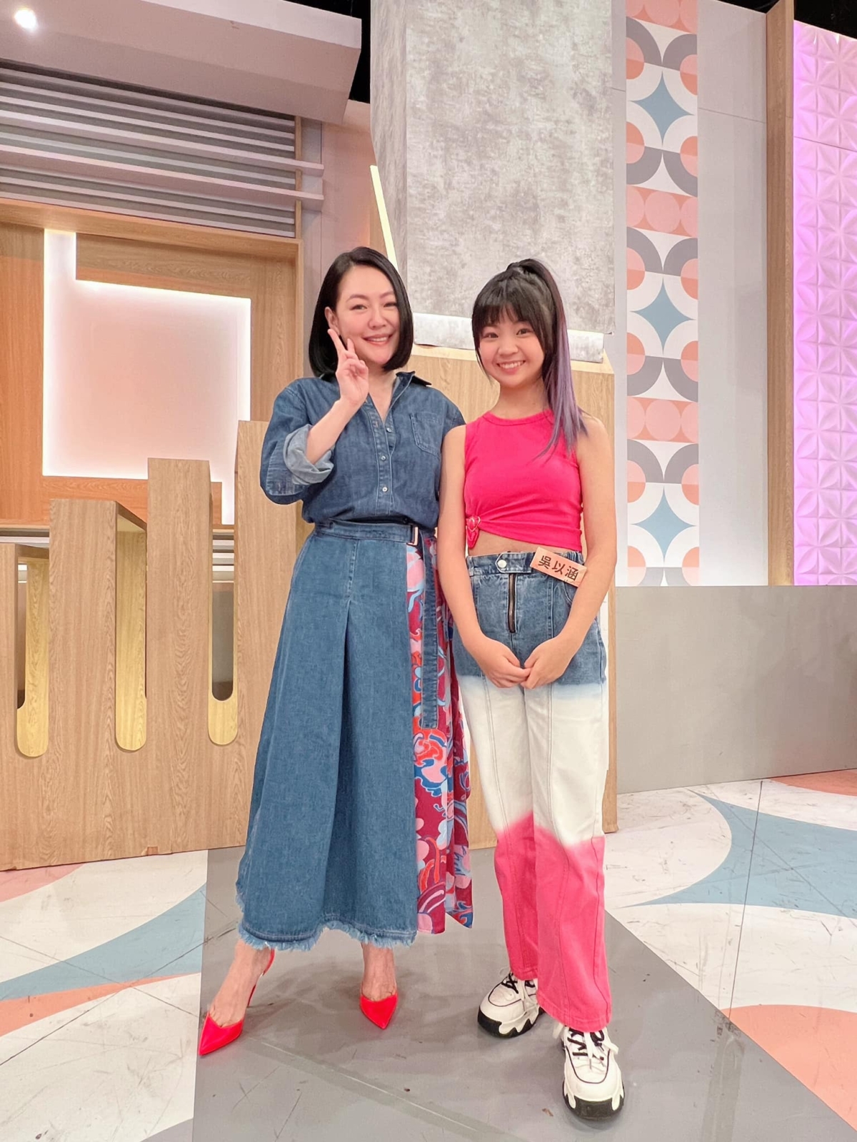 吳以涵和小S近日合照,已經快比小S還高了呢。