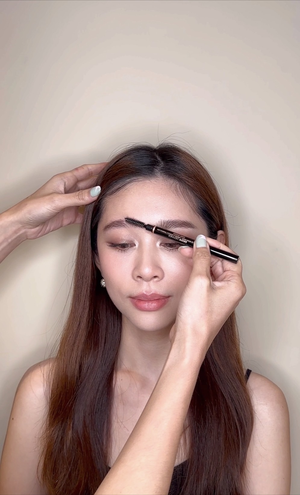 眉毛畫法Step 01：眉頭部分往上刷