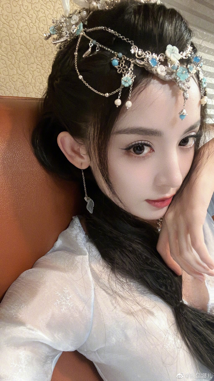 古力娜扎分享過往拍攝《雪鷹領主》時的自拍