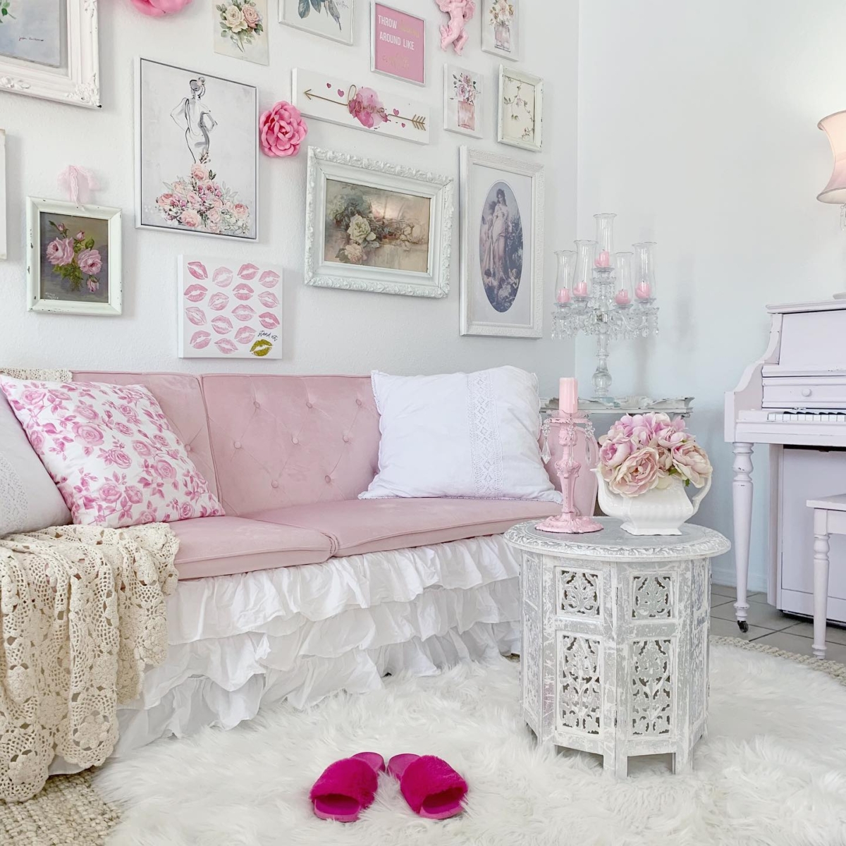 每當萬聖節時,Dena會敞開家中大門,好讓鄰居的孩子來「trick or treat」