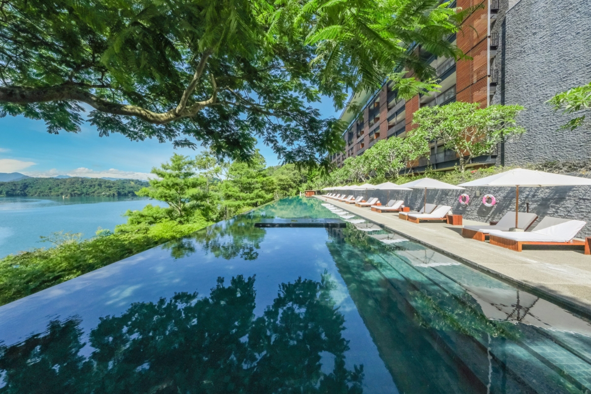 說起日月潭住宿，許多人腦中浮現的第一個印象就是涵碧樓。