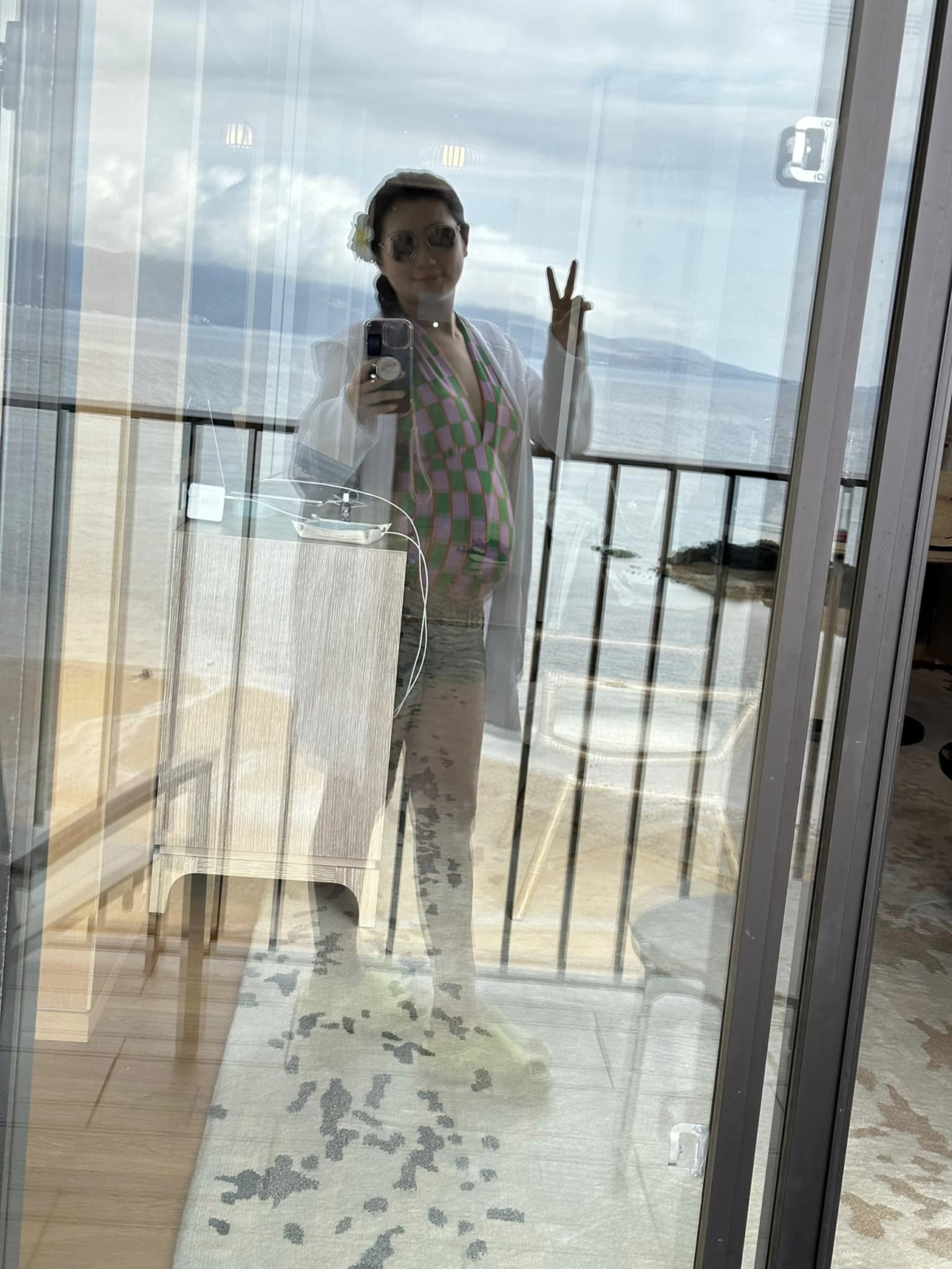 Selina目前懷孕7個月，孕肚明顯隆起。